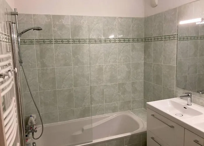 Apartmán T2 Dans Avec Piscine *